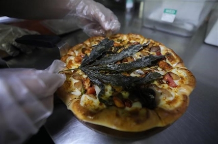 Thai chain’s cannabis pizza: trendy but won’t get you high | iN420 Thai chain’s cannabis pizza: trendy but won’t get you high | iN420