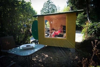 Need a little space? A Hobbit Hole in Vancouver throws open its round doors | iNhome Need a little space? A Hobbit Hole in Vancouver throws open its round doors | iNhome