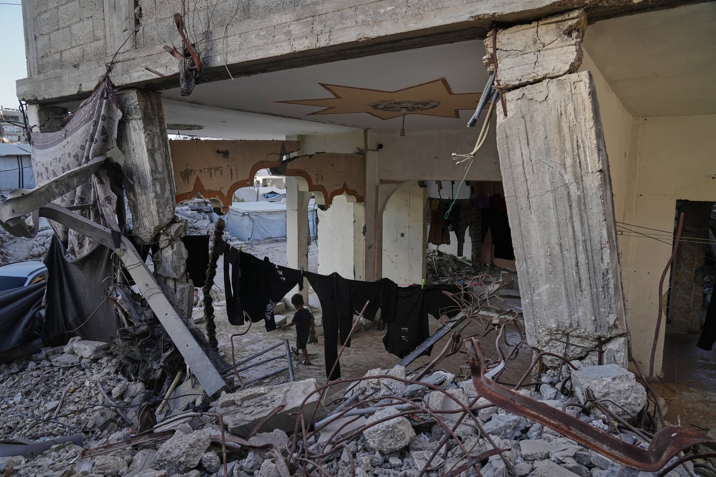 Fatal building collapse highlights dangers plaguing Gaza nearly a year after ceasefire | iNhome Fatal building collapse highlights dangers plaguing Gaza nearly a year after ceasefire | iNhome