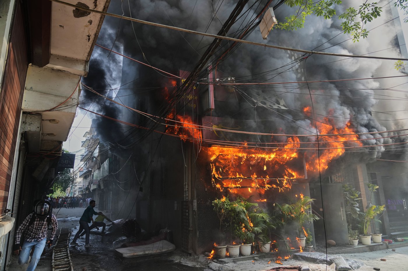 Fire sweeps through a New Delhi building, killing at least 21 people | iNhome Fire sweeps through a New Delhi building, killing at least 21 people | iNhome