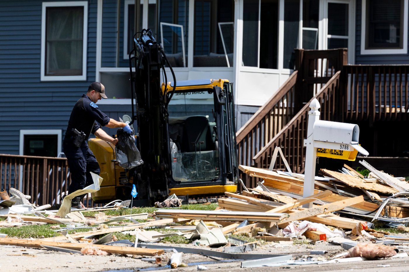 Michigan house explosion leaves 1 dead and another in critical condition | iNhome Michigan house explosion leaves 1 dead and another in critical condition | iNhome