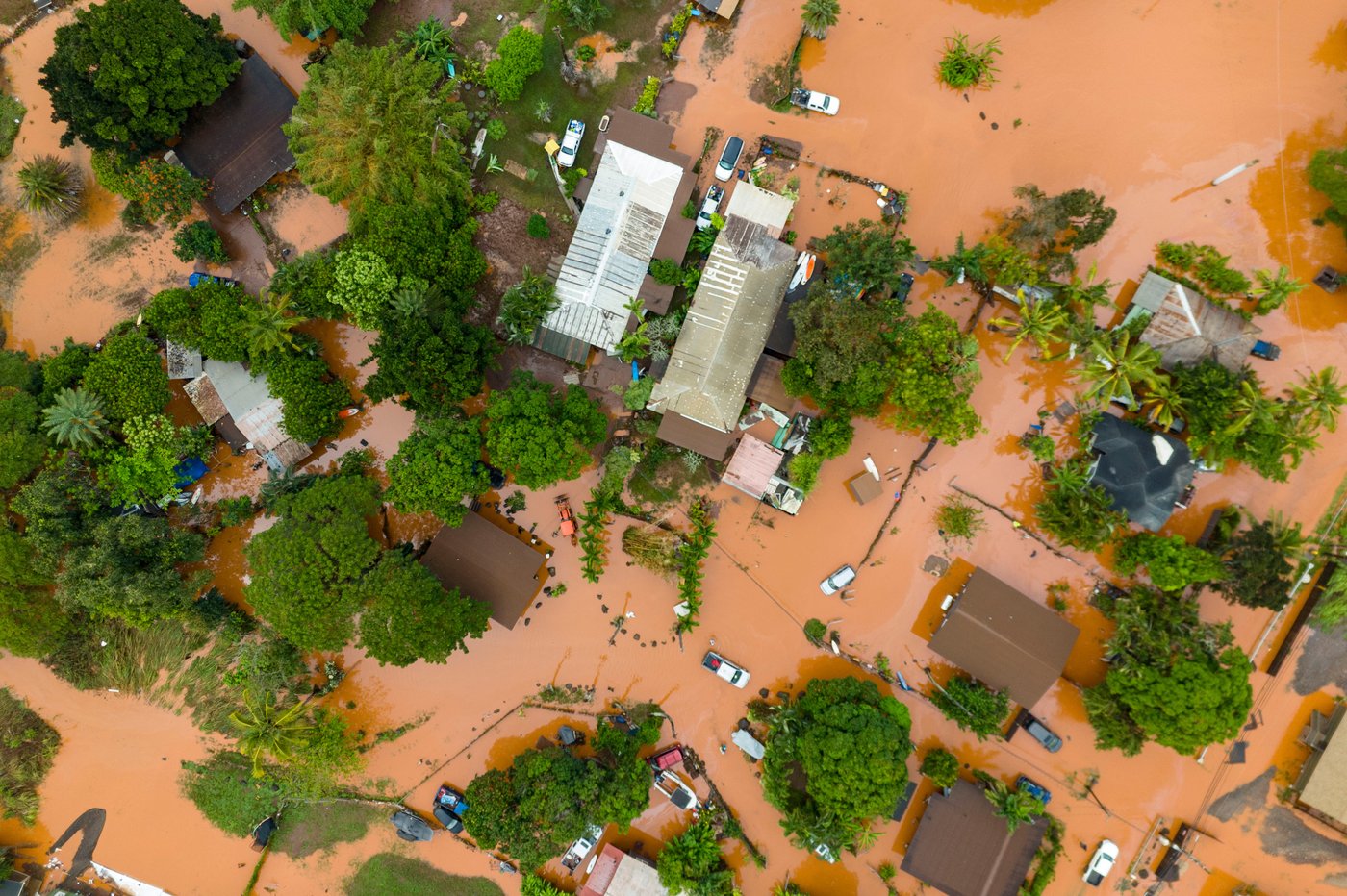 Hawaii digs out from another round of flooding after a surprise downpour, in photos | iNhome