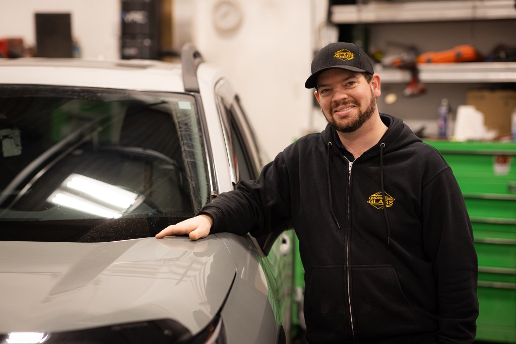 Why Customers Say Leading Edge Is Kelowna’s Best ICBC Glass Shop | iNwheels Why Customers Say Leading Edge Is Kelowna’s Best ICBC Glass Shop | iNwheels