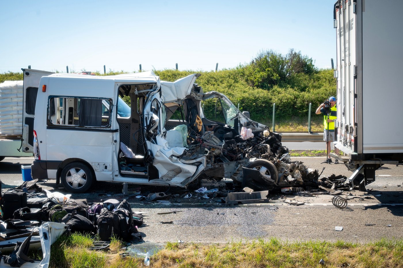 2 collisions on a Hungarian highway kill 8 people | iNwheels