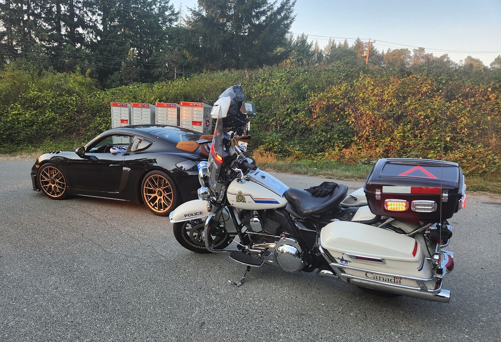 Porsche impounded after winning race with motorcycles on Island Highway | iNwheels Porsche impounded after winning race with motorcycles on Island Highway | iNwheels