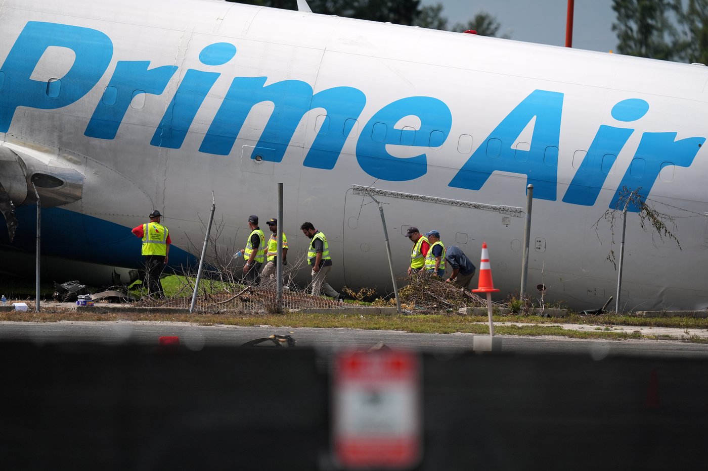 A pilot of the Amazon cargo plane that careened off Miami runway warned it was coming in too fast | iNwheels A pilot of the Amazon cargo plane that careened off Miami runway warned it was coming in too fast | iNwheels