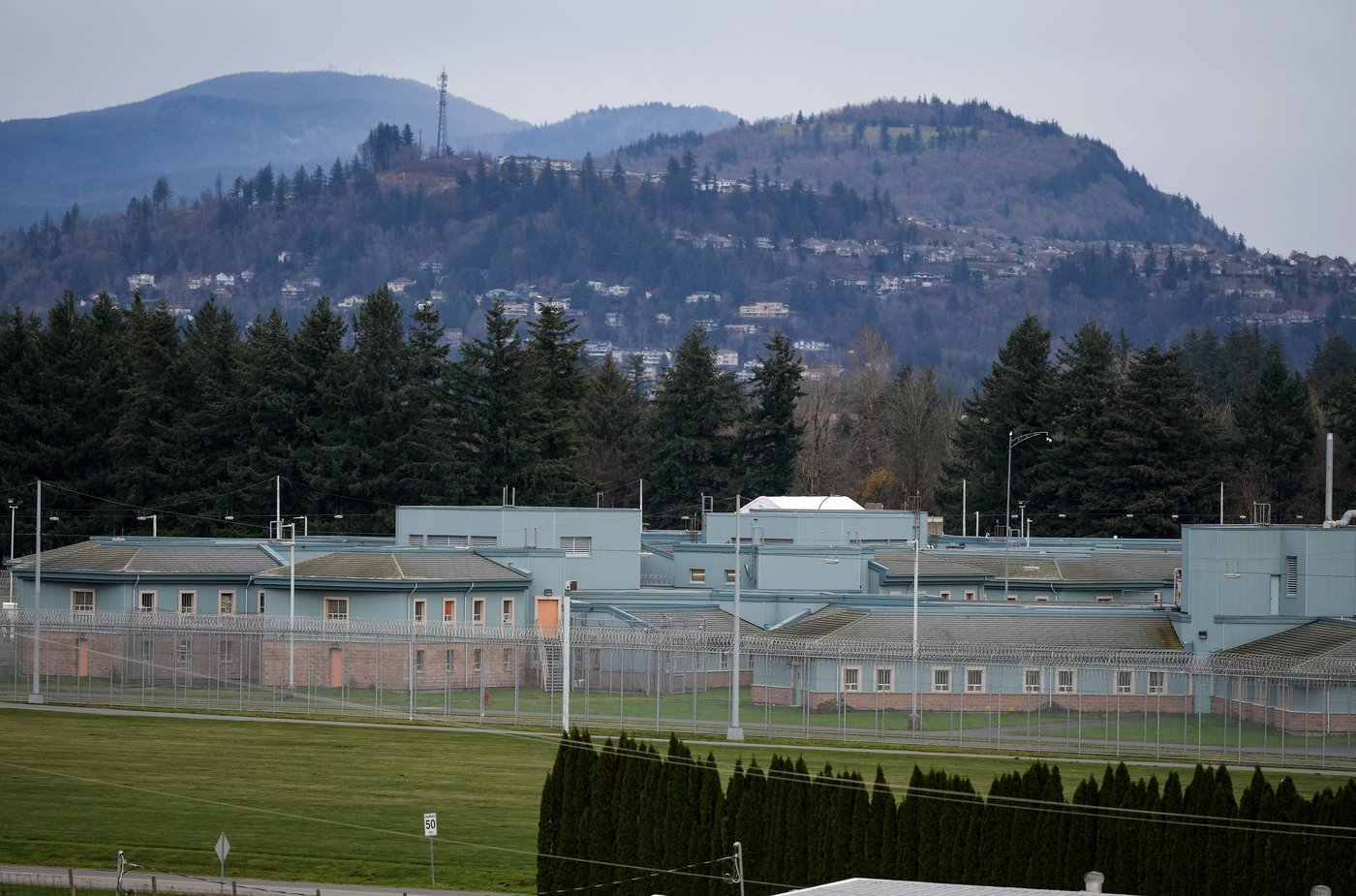 Guard in B.C. prison needed chest compressions after drug exposure, says union | iNwheels