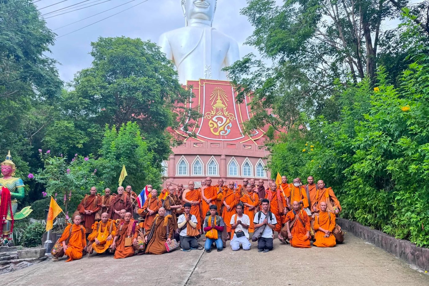 11-year-old driver crashes truck into Buddhist monks in Thailand, killing 10 | iNwheels 11-year-old driver crashes truck into Buddhist monks in Thailand, killing 10 | iNwheels