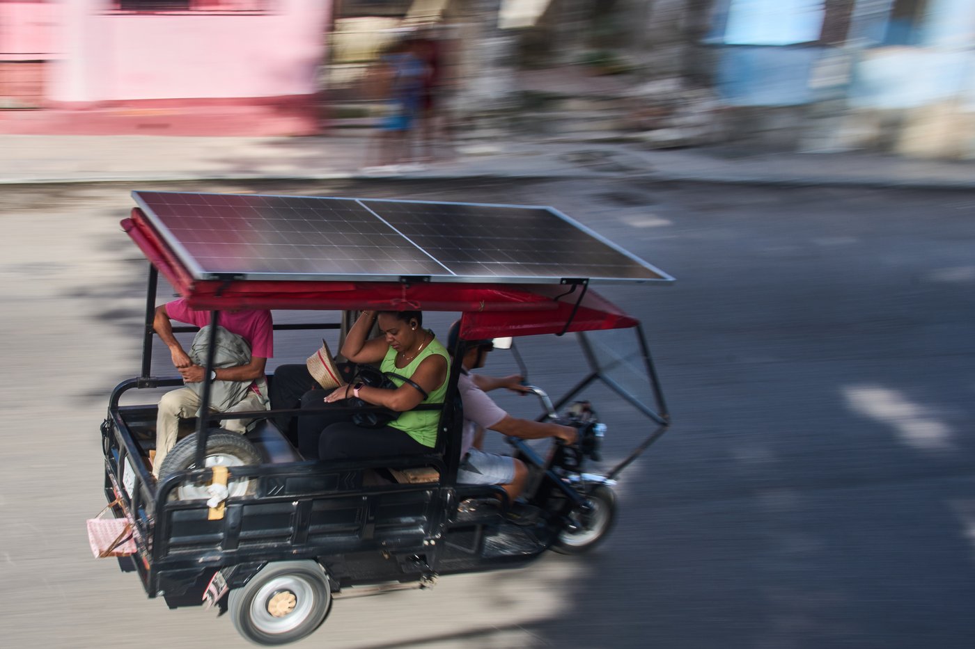 Solar-powered tricycles help Cubans navigate fuel shortages and blackouts | iNwheels Solar-powered tricycles help Cubans navigate fuel shortages and blackouts | iNwheels