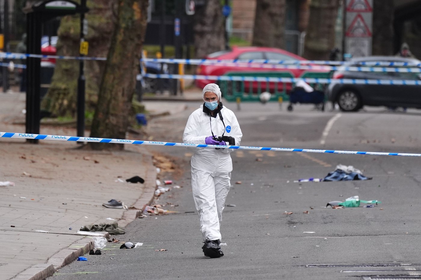 Man charged after a car plowed into a crowd outside a British pub | iNwheels