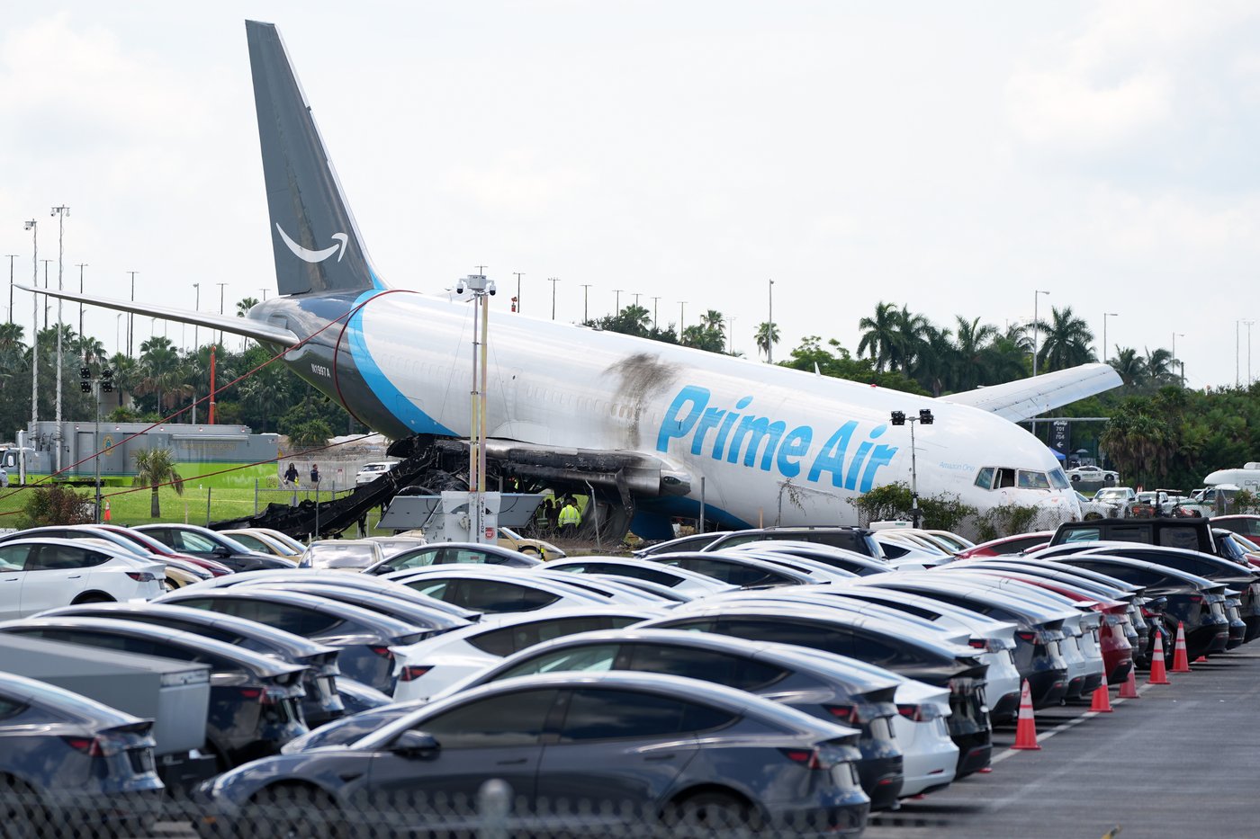 What to know about the Amazon cargo plane crash in Miami that killed 5 workers in a van | iNwheels What to know about the Amazon cargo plane crash in Miami that killed 5 workers in a van | iNwheels