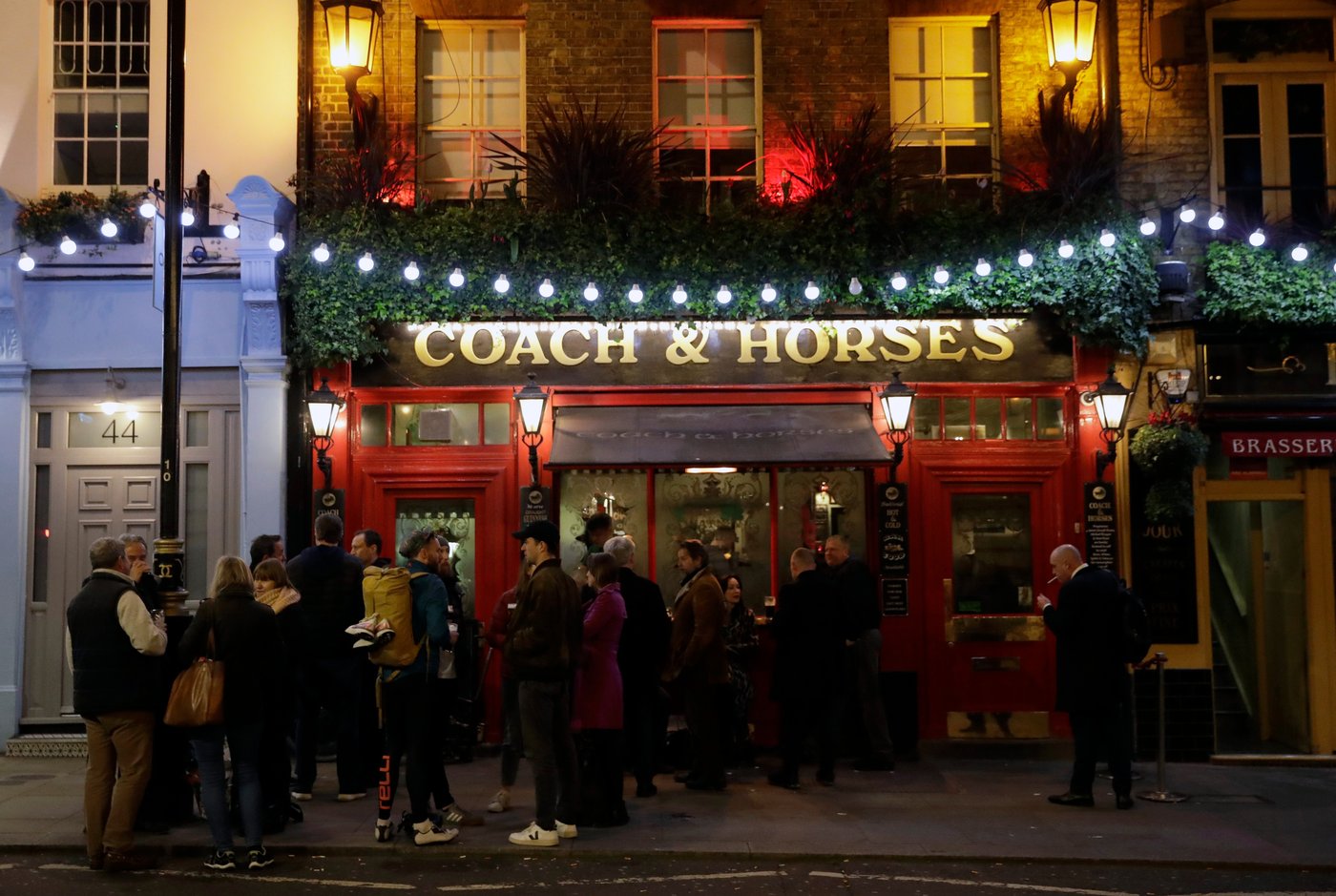 Plan to limit 'vertical drinking' decried by pub landlords and UK politicians | iNwheels Plan to limit 'vertical drinking' decried by pub landlords and UK politicians | iNwheels