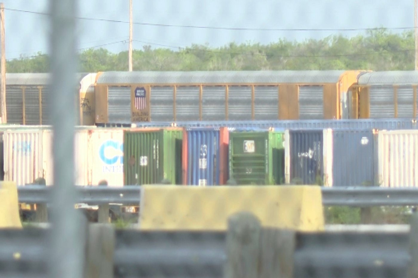 Heat stroke is suspected among 6 found dead in a shipping container at a rail yard near Texas border | iNwheels Heat stroke is suspected among 6 found dead in a shipping container at a rail yard near Texas border | iNwheels