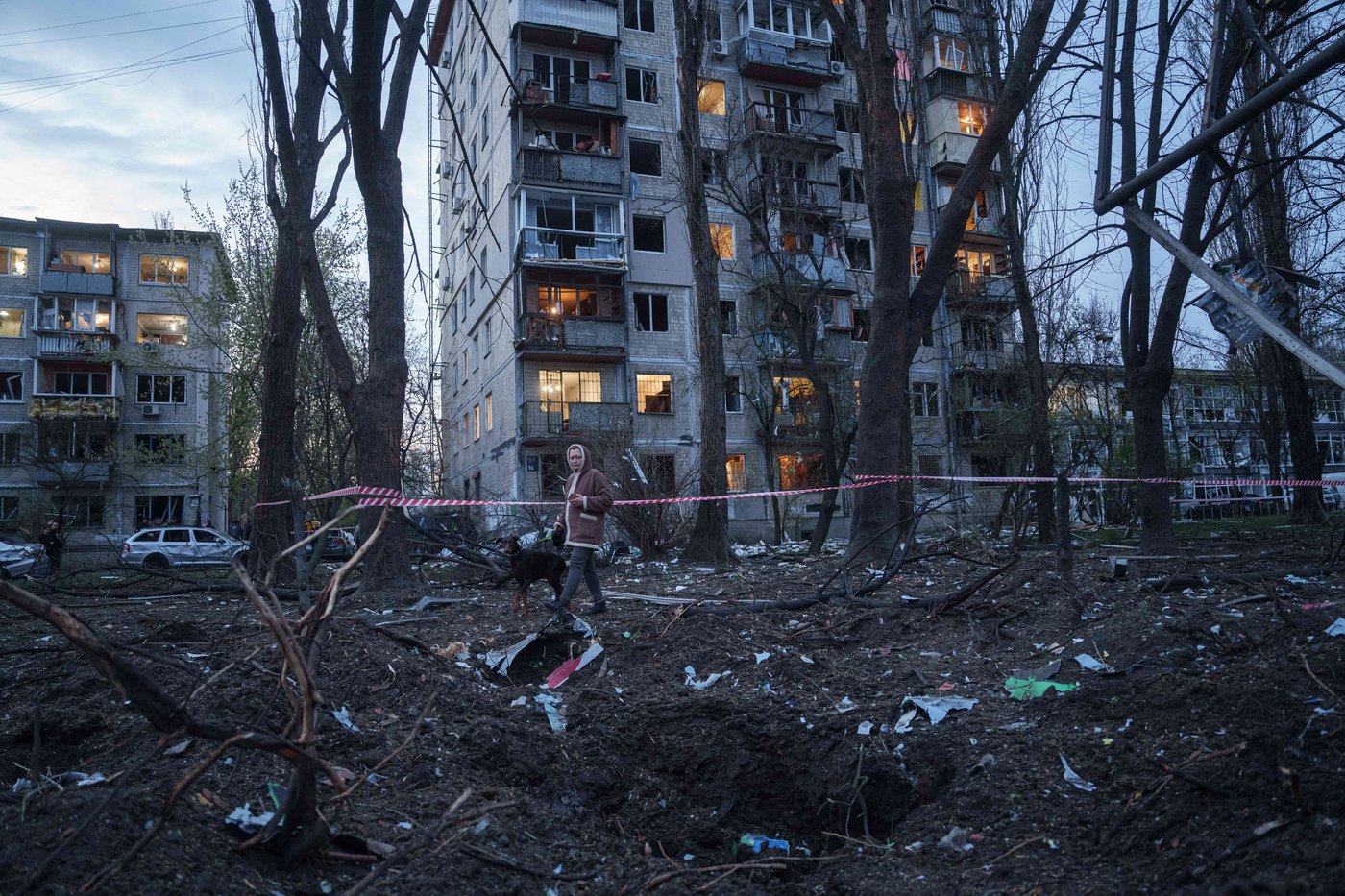 Photos show damage after Russian strike in Kyiv, Ukraine, as residents take shelter | iNwheels