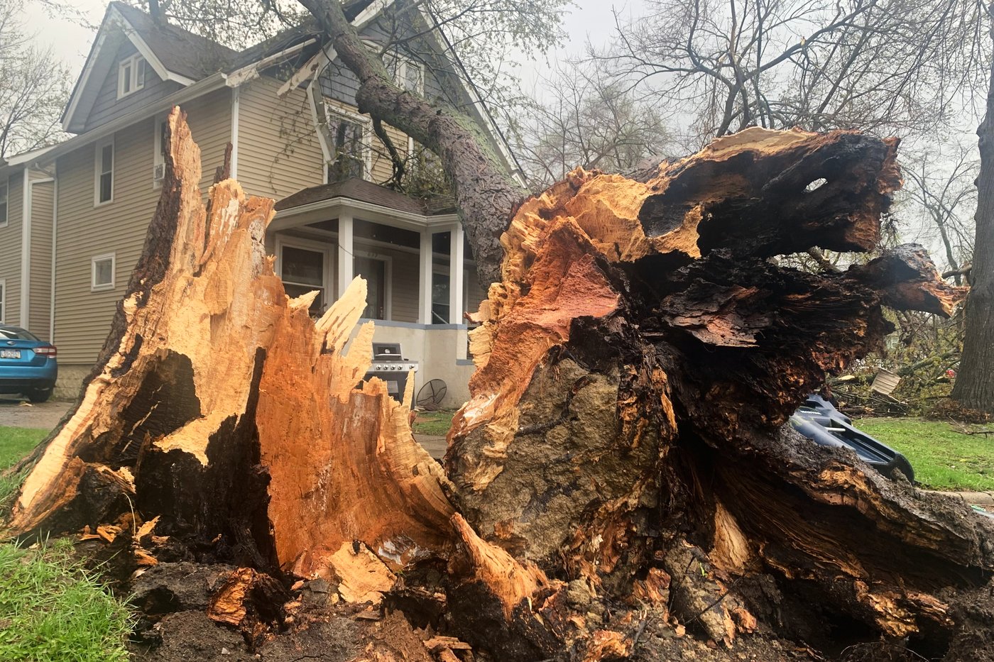 Floodwaters inundate Wisconsin streets, trapping drivers, as Midwest rebuilds after storms | iNwheels Floodwaters inundate Wisconsin streets, trapping drivers, as Midwest rebuilds after storms | iNwheels