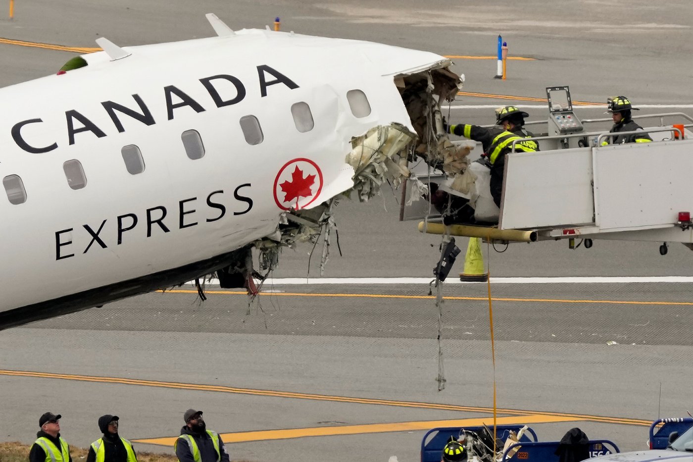 LaGuardia Airport runway reopens, days after crash on tarmac killed 2 Canadian pilots | iNwheels LaGuardia Airport runway reopens, days after crash on tarmac killed 2 Canadian pilots | iNwheels