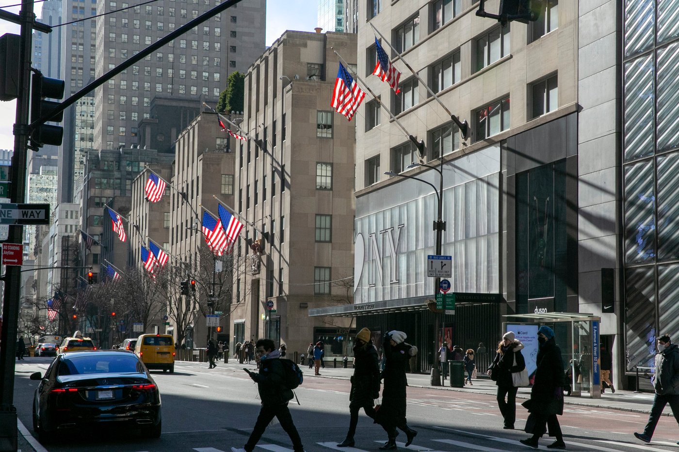 Woman dies after falling into an uncovered maintenance hole in New York City | iNwheels Woman dies after falling into an uncovered maintenance hole in New York City | iNwheels