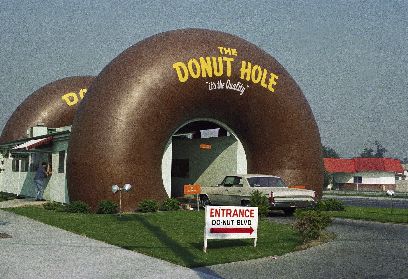 Pull up to the window, please, for a glimpse of an American icon: The drive-thru | iNwheels Pull up to the window, please, for a glimpse of an American icon: The drive-thru | iNwheels
