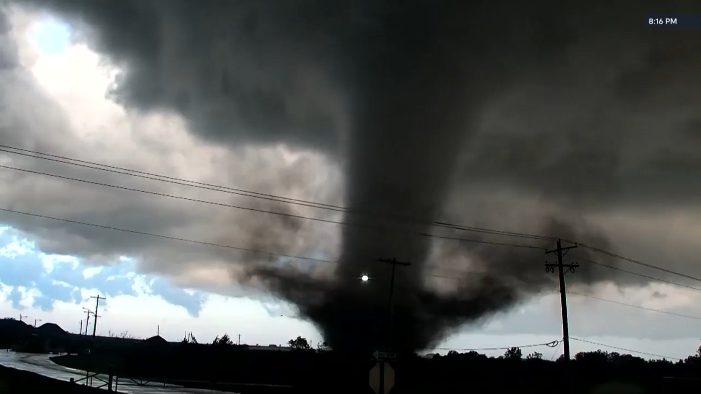 Violent tornado tears through Oklahoma town, damaging 40 homes but sparing lives | iNwheels Violent tornado tears through Oklahoma town, damaging 40 homes but sparing lives | iNwheels
