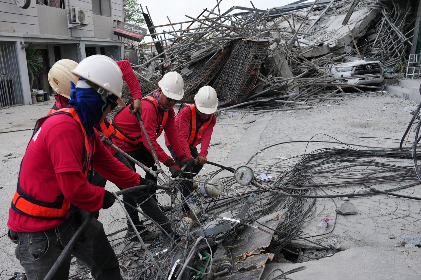 4 dead, 17 mostly workers still missing, in collapse of unfinished hotel in the Philippines | iNwheels