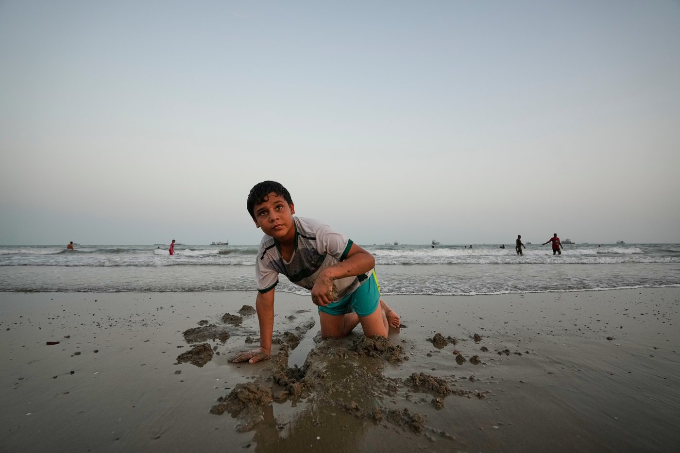 US hits Iranian oil tankers, and other key Mideast developments | iNwheels