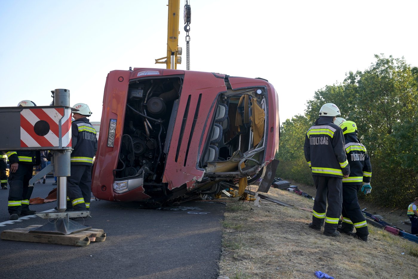 A bus crash in Hungary kills 12 people, injures at least 10 others | iNwheels A bus crash in Hungary kills 12 people, injures at least 10 others | iNwheels