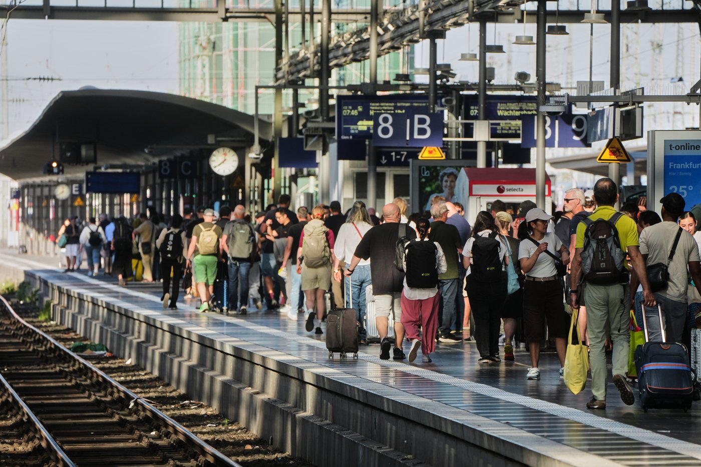 German railway says outage that halted all trains was caused by scheduled work | iNwheels German railway says outage that halted all trains was caused by scheduled work | iNwheels