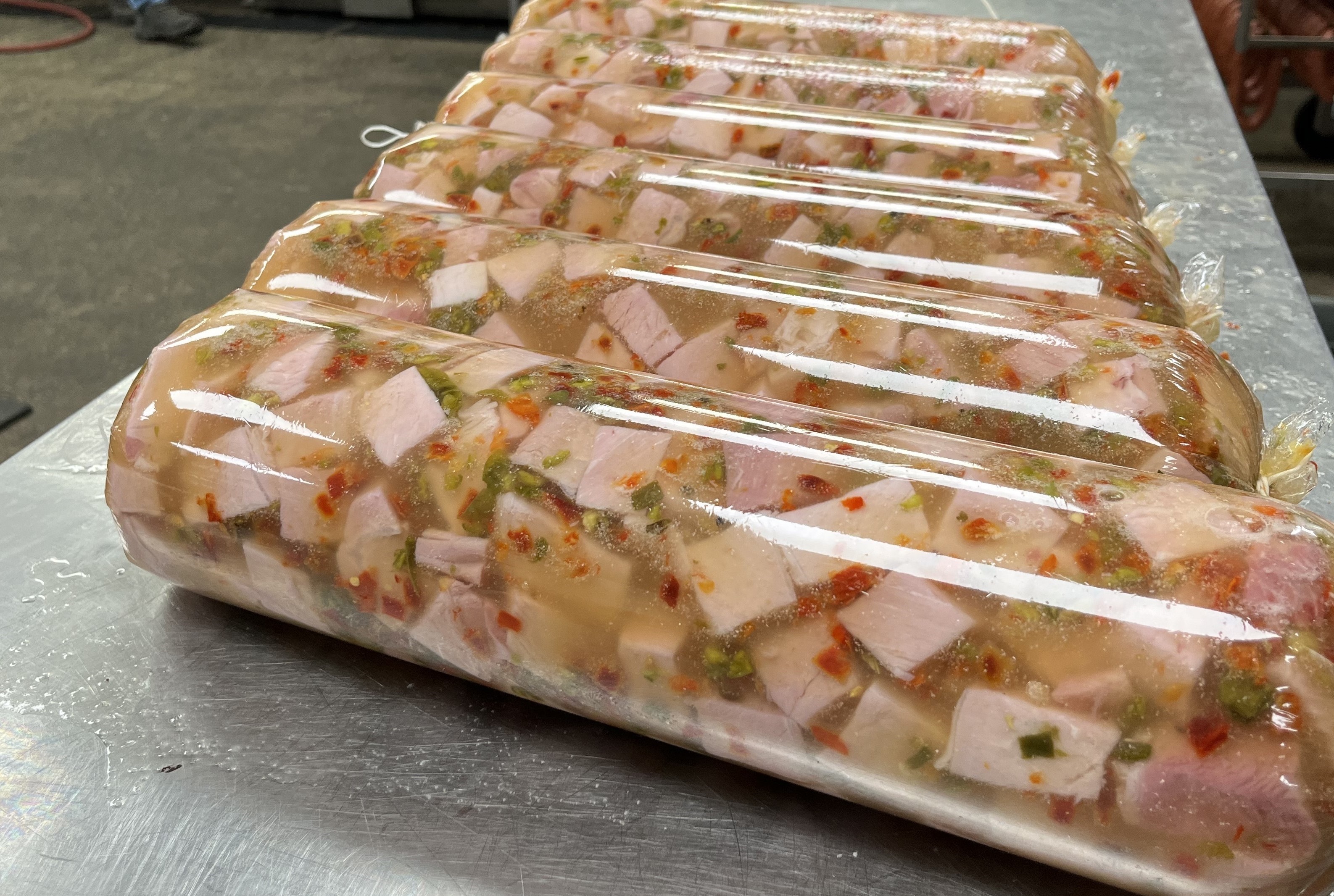 iN PHOTOS: Kamloops deli making authentic European sausage for more than four decades | iNwine iN PHOTOS: Kamloops deli making authentic European sausage for more than four decades | iNwine