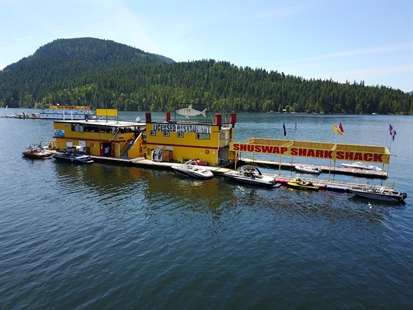 Shuswap’s only floating bar and restaurant sold to new owners | iNwine Shuswap’s only floating bar and restaurant sold to new owners | iNwine