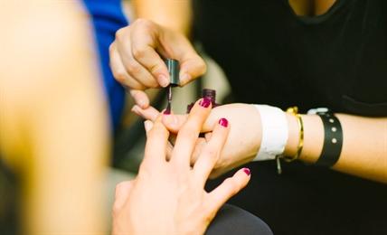 This Kelowna salon wants to serve wine with its manicures, pedicures | iNwine