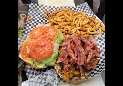 First person to finish two-pound burger at Oliver restaurant gets to name it | iNwine