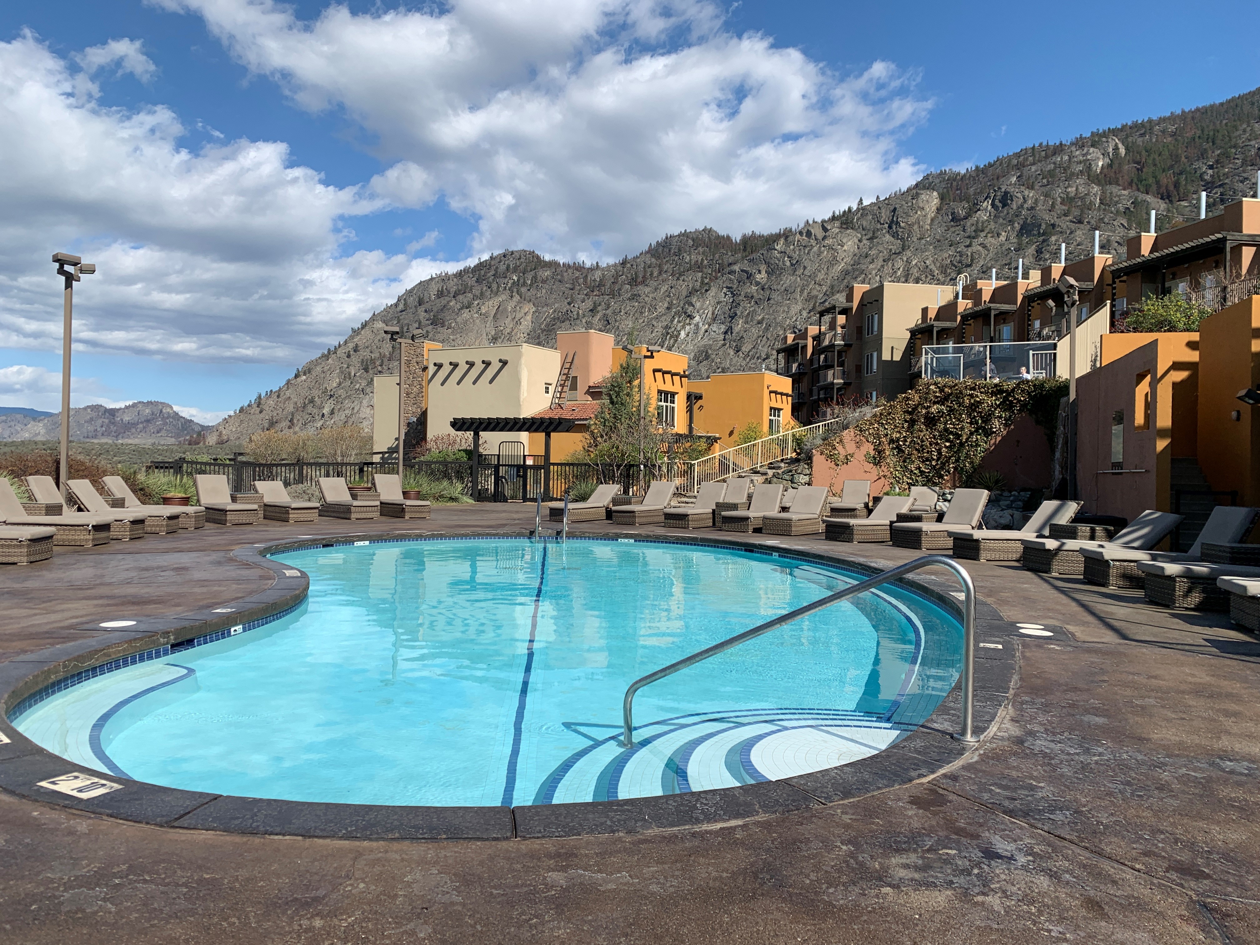 Enjoy the desert, golf course and delicious food this spring at Spirit Ridge Resort | iNwine
