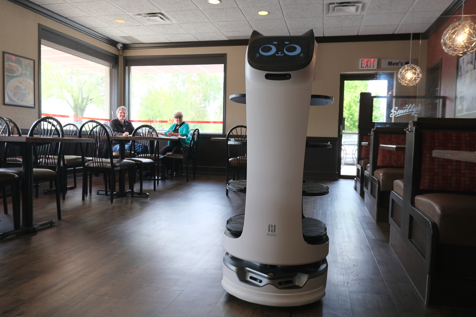The future is now: Robot kitty will bring you food at Kelowna Smitty’s | iNwine