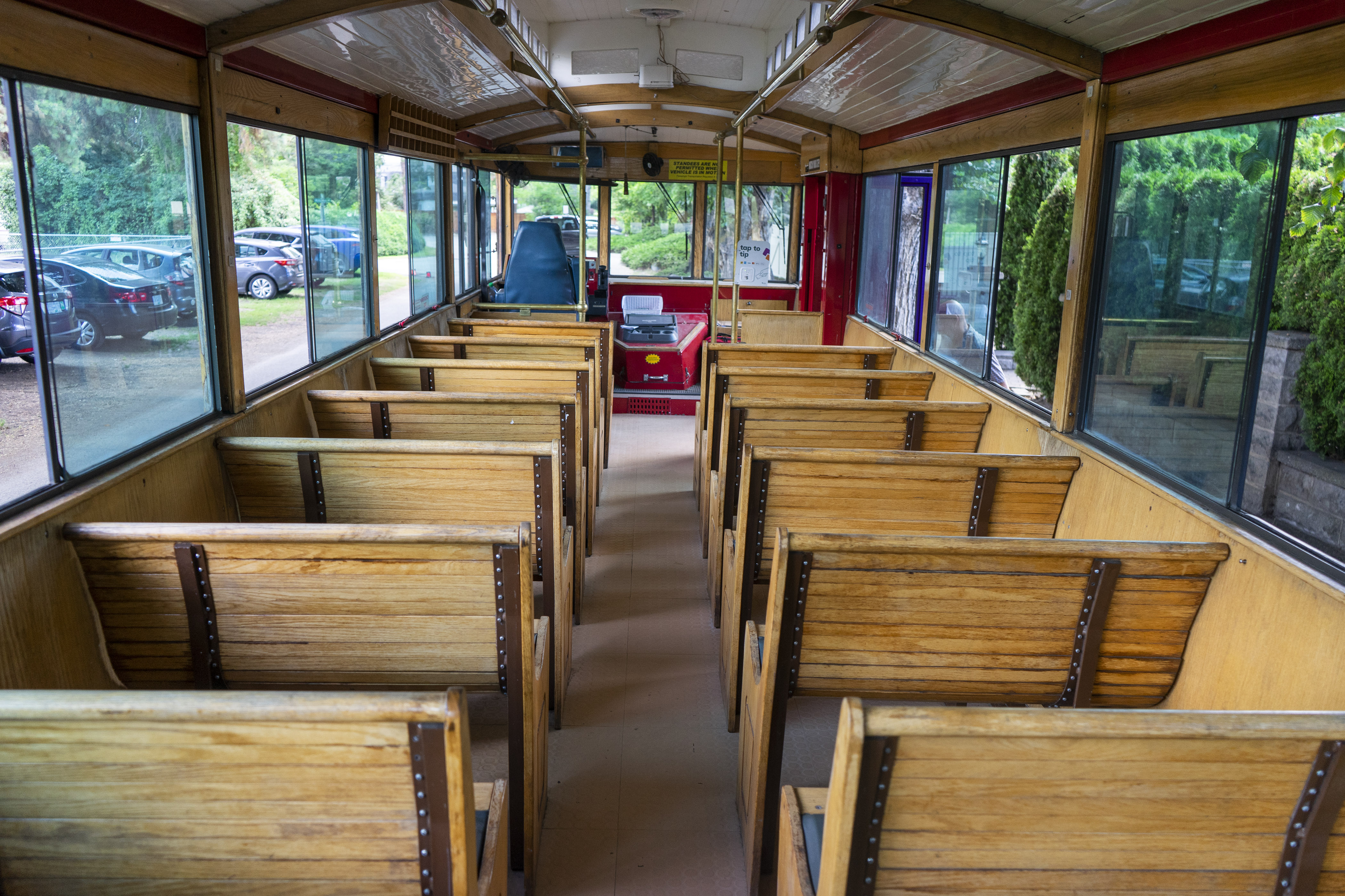 iN PHOTOS: Riding the retro trolley to Naramata | iNwine
