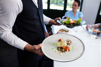 More than 30% of Canadians still tip for bad service: survey | iNwine More than 30% of Canadians still tip for bad service: survey | iNwine