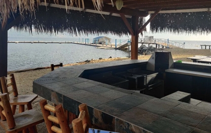 Unique Okanagan lakefront bar is up for lease | iNwine