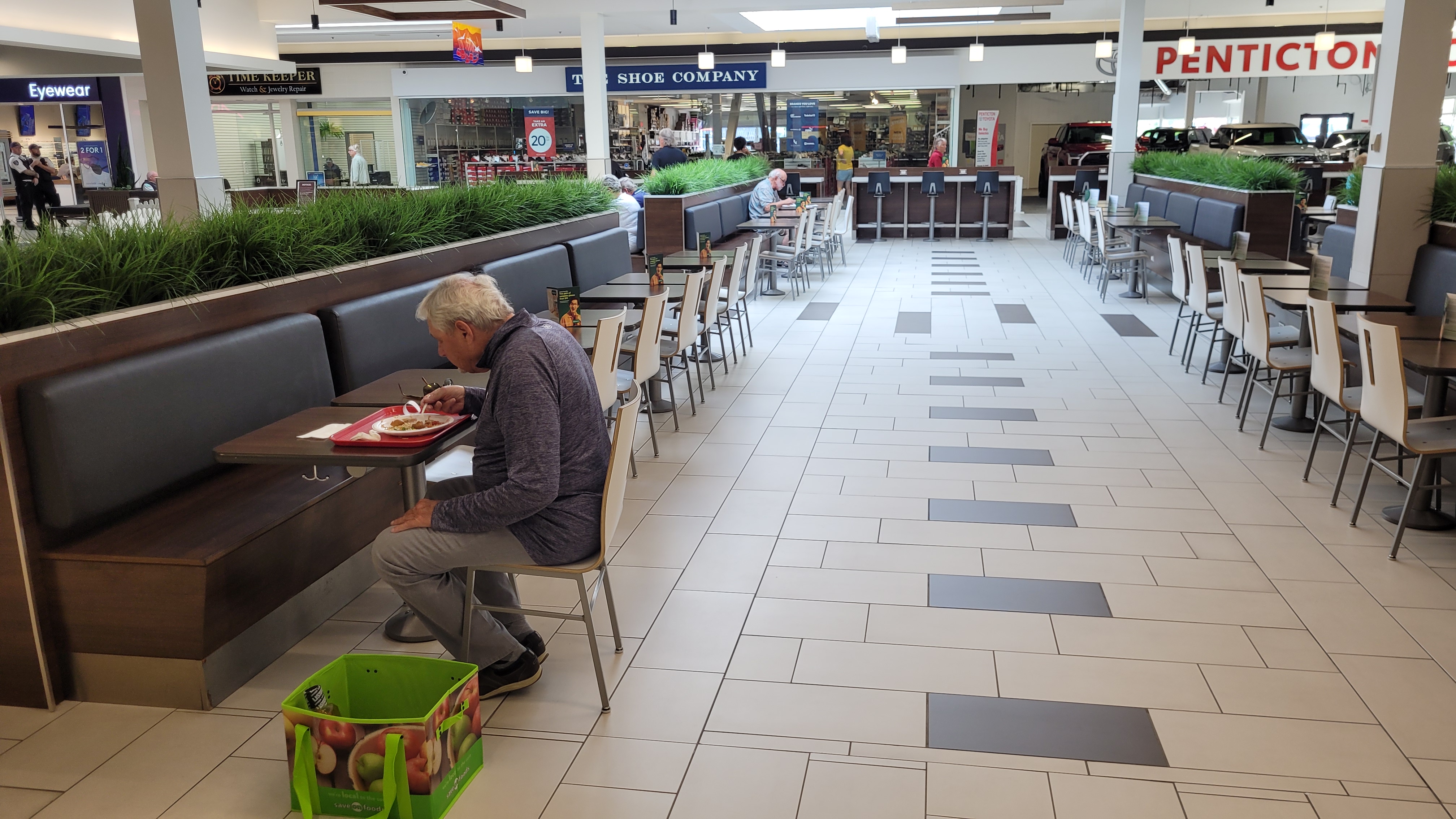 iN PHOTOS: Food court at Penticton mall down to one restaurant | iNwine