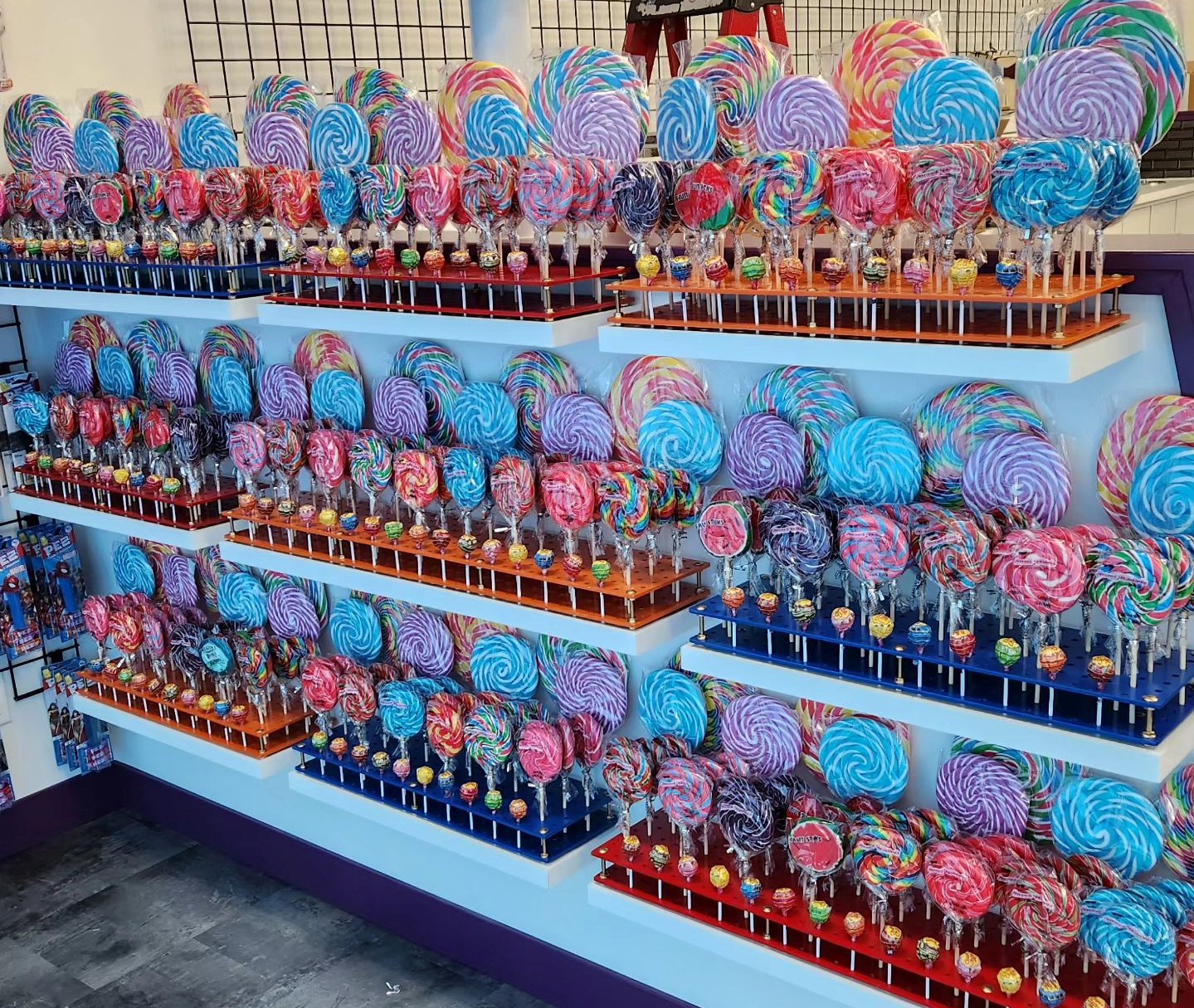 Kelowna candy store opens with Willy Wonka-inspired moving displays | iNwine Kelowna candy store opens with Willy Wonka-inspired moving displays | iNwine