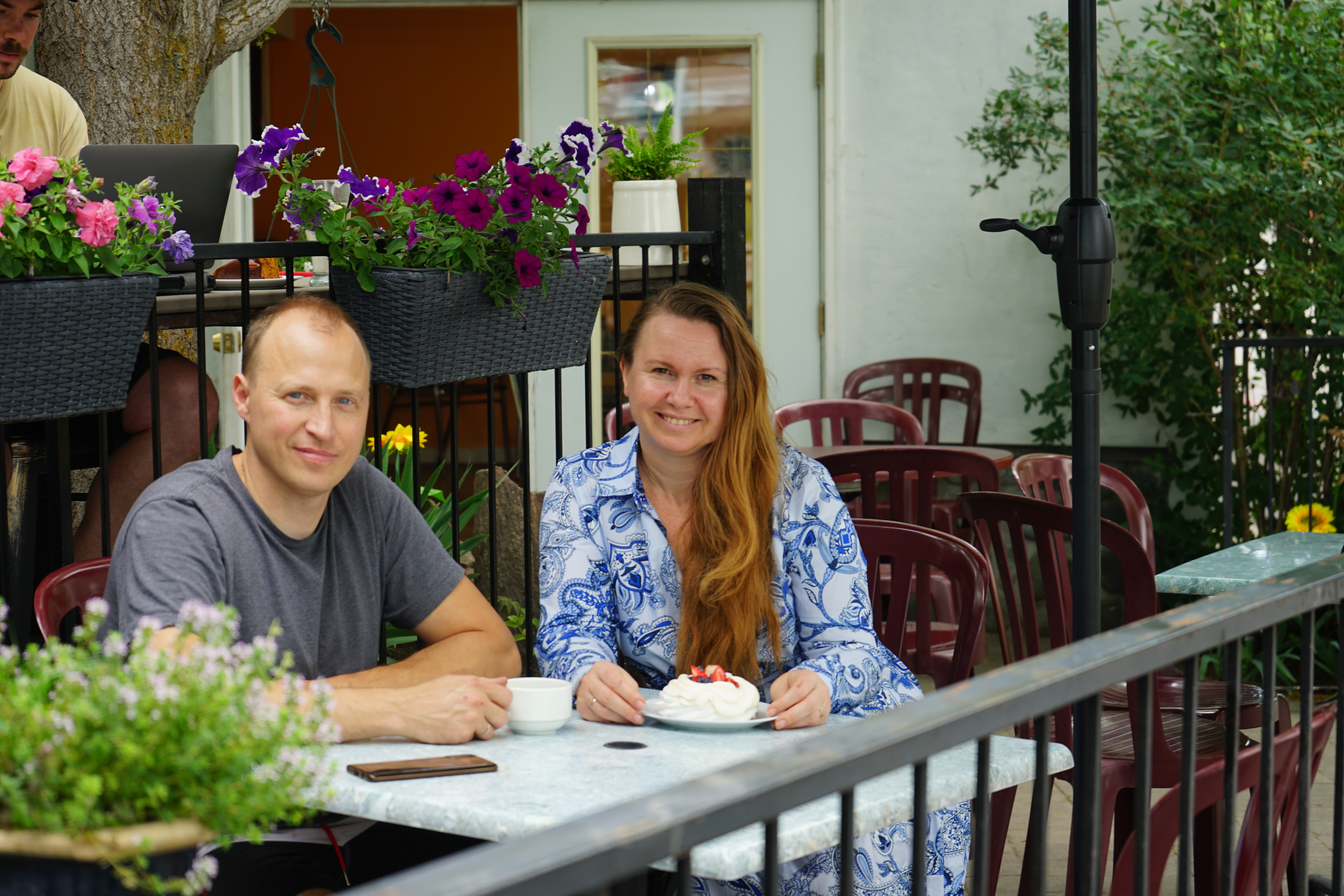 Ukrainian refugees find new lives as coffee shop owners in Summerland | iNwine