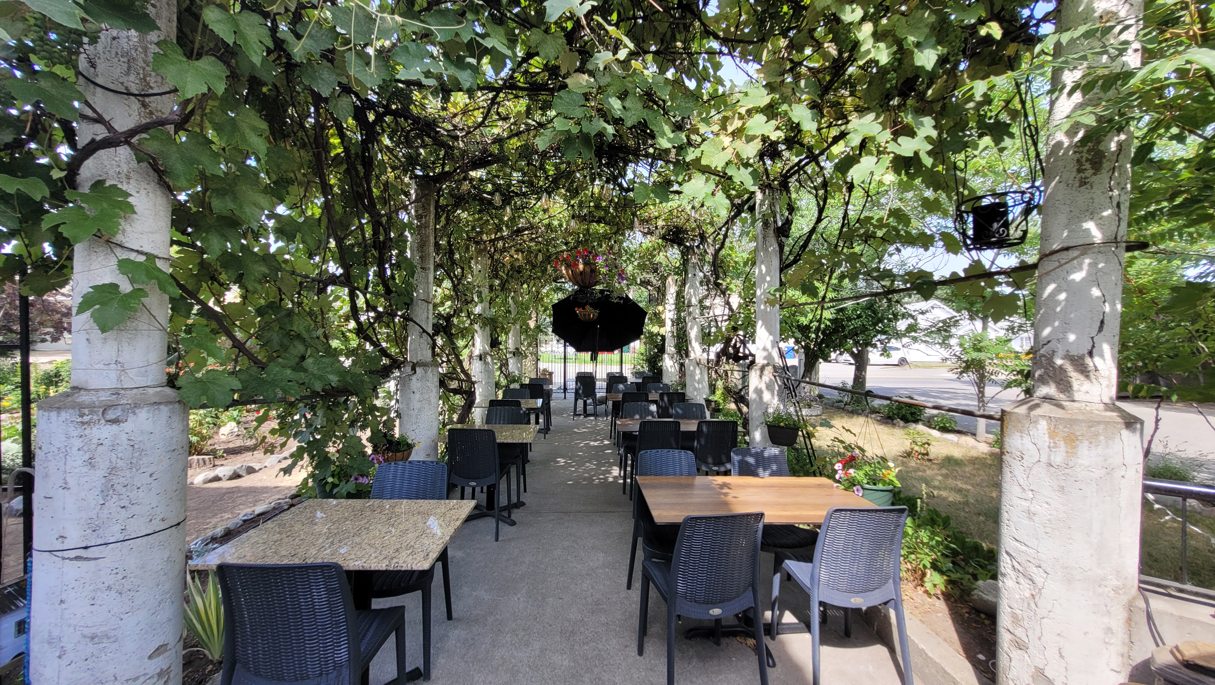 Zias in Summerland celebrates 25 years at iconic stone restaurant | iNwine