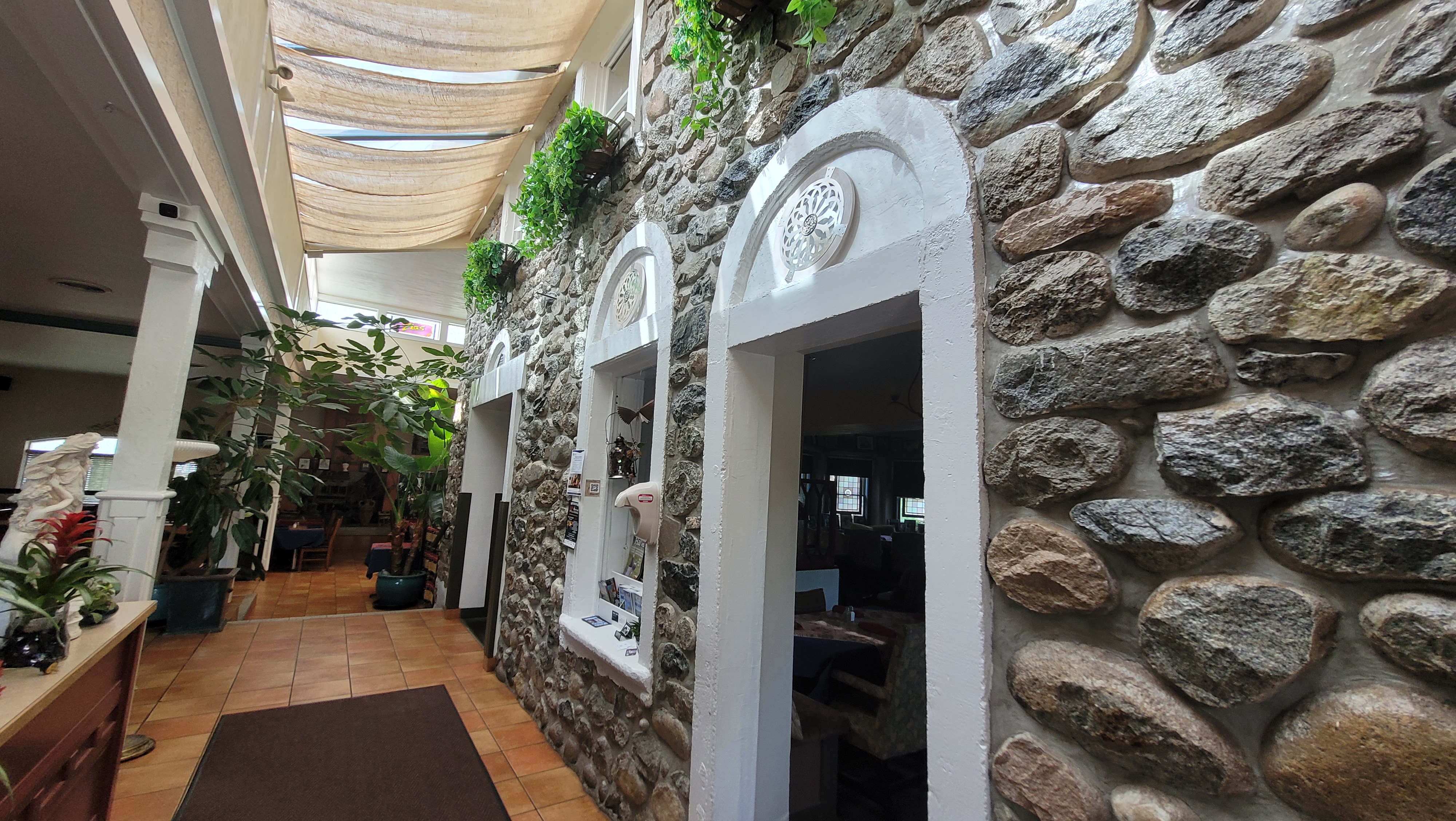 Zias in Summerland celebrates 25 years at iconic stone restaurant | iNwine
