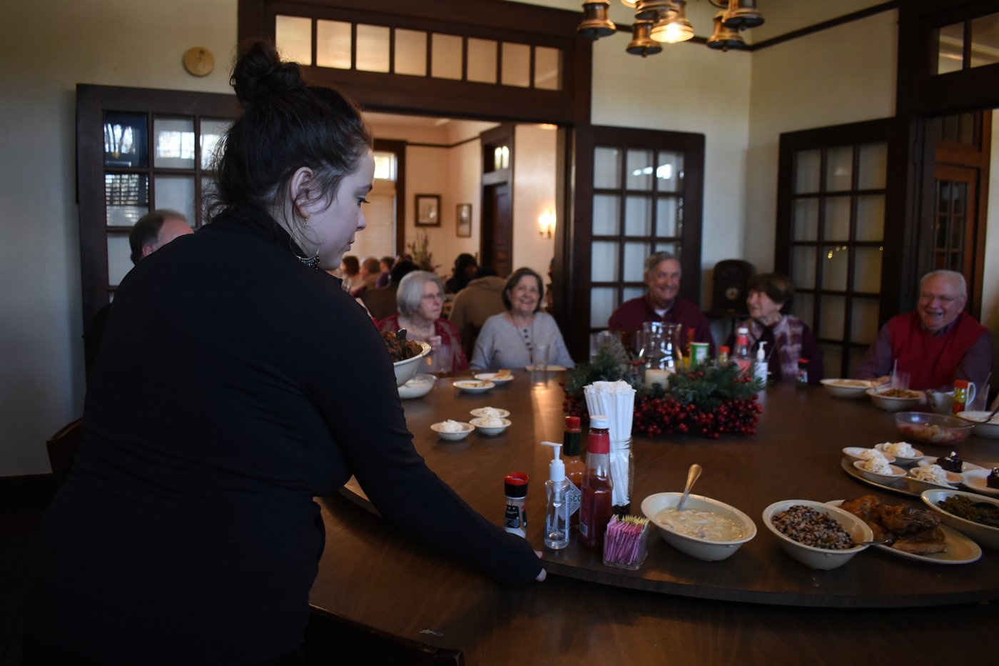 Giant lazy Susans bring people together at Mississippi restaurant | iNwine Giant lazy Susans bring people together at Mississippi restaurant | iNwine