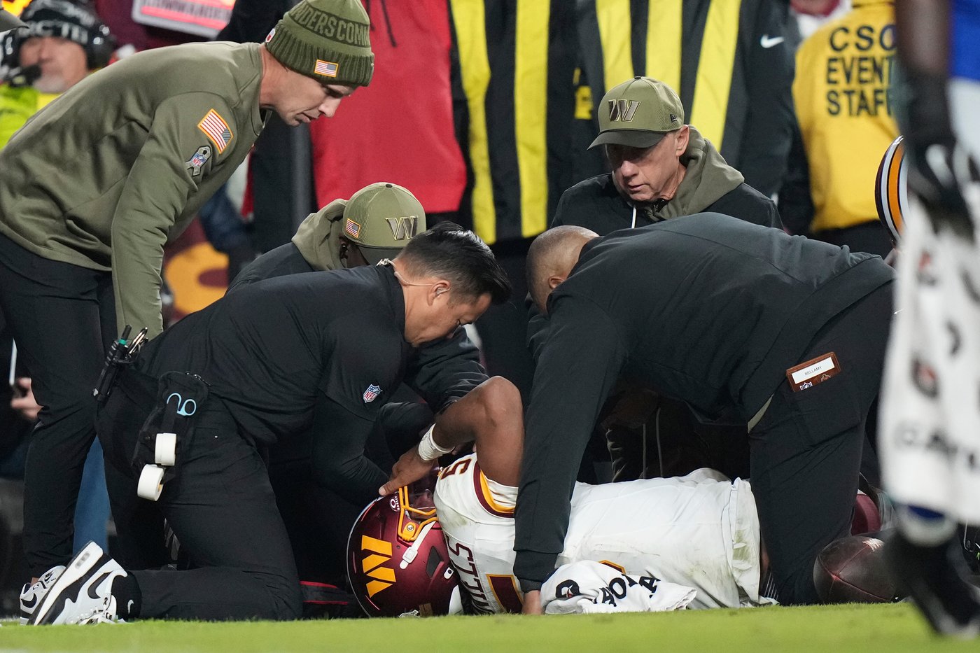 Jayden Daniels leaves game after Washington QB's nonthrowing arm bends gruesomely | iNFOnews.ca Jayden Daniels leaves game after Washington QB's nonthrowing arm bends gruesomely | iNFOnews.ca