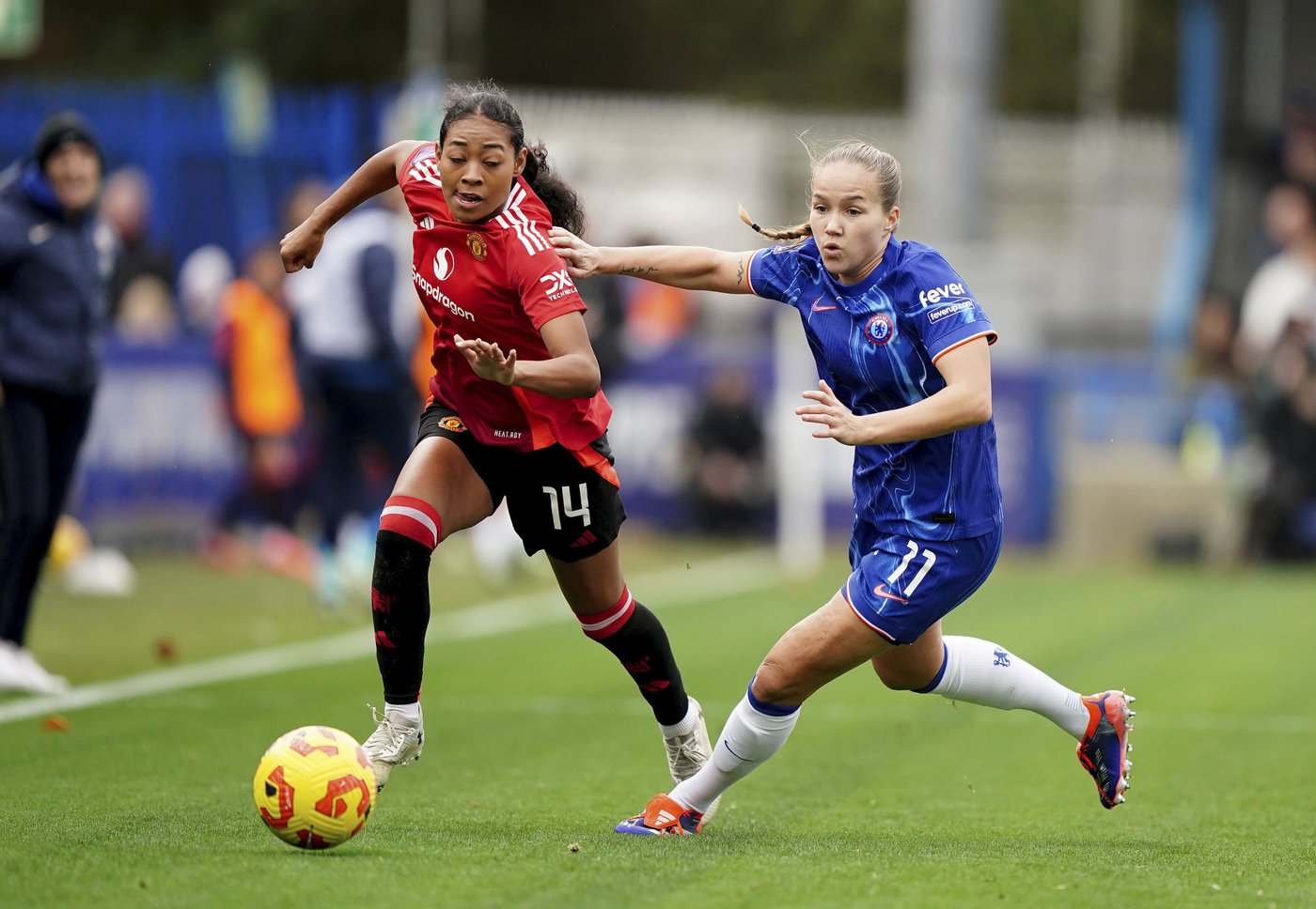 Canadian fullback Jayde Riviere signs new contract at Manchester United | iNFOnews.ca Canadian fullback Jayde Riviere signs new contract at Manchester United | iNFOnews.ca
