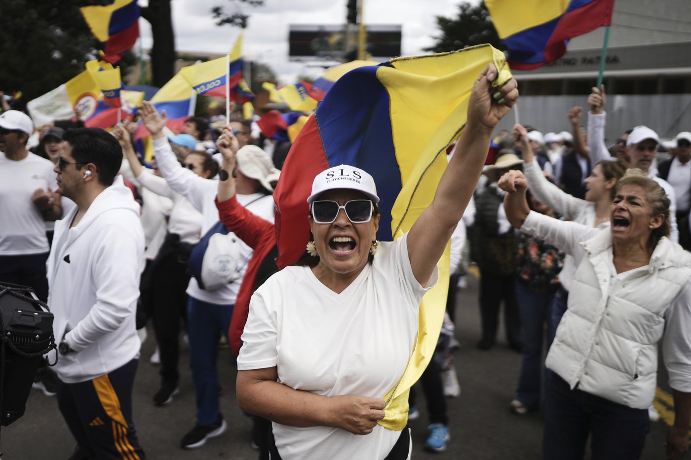 Conservative Colombian senator in serious condition after shooting at political rally | iNFOnews.ca