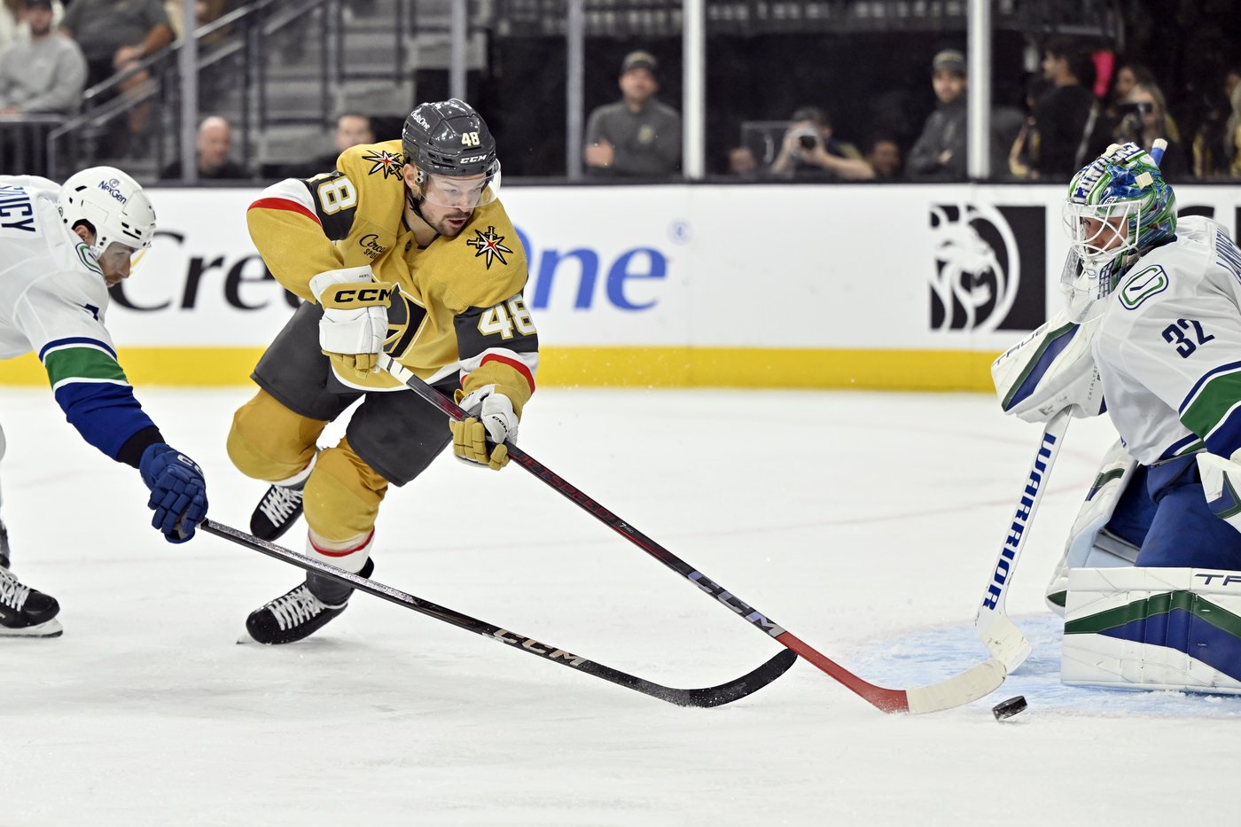 Golden Knights top Canucks 3-1, win for 6th time in 7 games | iNFOnews.ca Golden Knights top Canucks 3-1, win for 6th time in 7 games | iNFOnews.ca