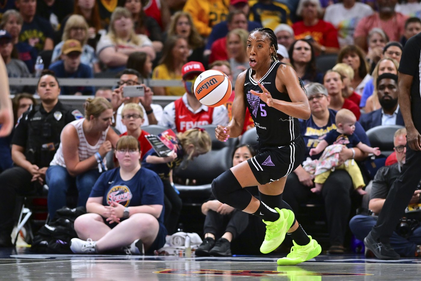 Valkyries rout the Fever 80-61 as Caitlin Clark struggles in her return from injury | iNFOnews.ca