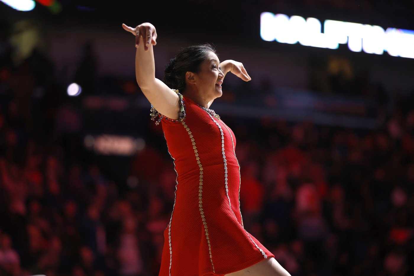 Popular unicycle performer Red Panda injured at halftime of WNBA game | iNFOnews.ca Popular unicycle performer Red Panda injured at halftime of WNBA game | iNFOnews.ca