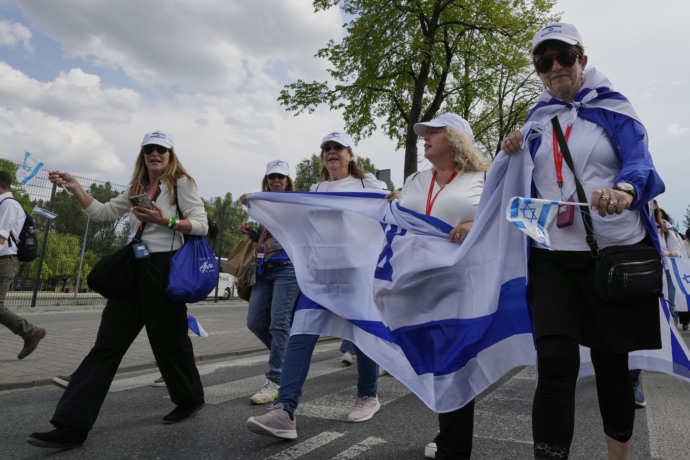Polish and Israeli presidents lead March of the Living at Auschwitz | iNFOnews.ca