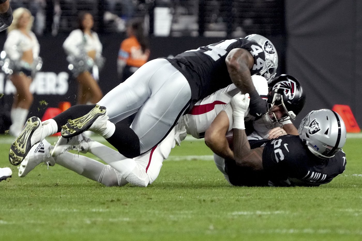 Raiders keep getting to opposing quarterbacks even without key pass rushers | iNFOnews.ca Raiders keep getting to opposing quarterbacks even without key pass rushers | iNFOnews.ca